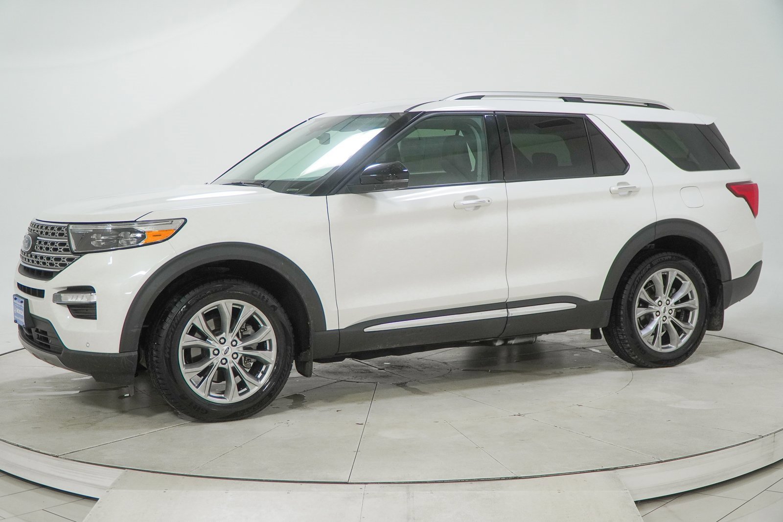Used 2022 Ford Explorer Limited w/ Equipment Group 301A image 4