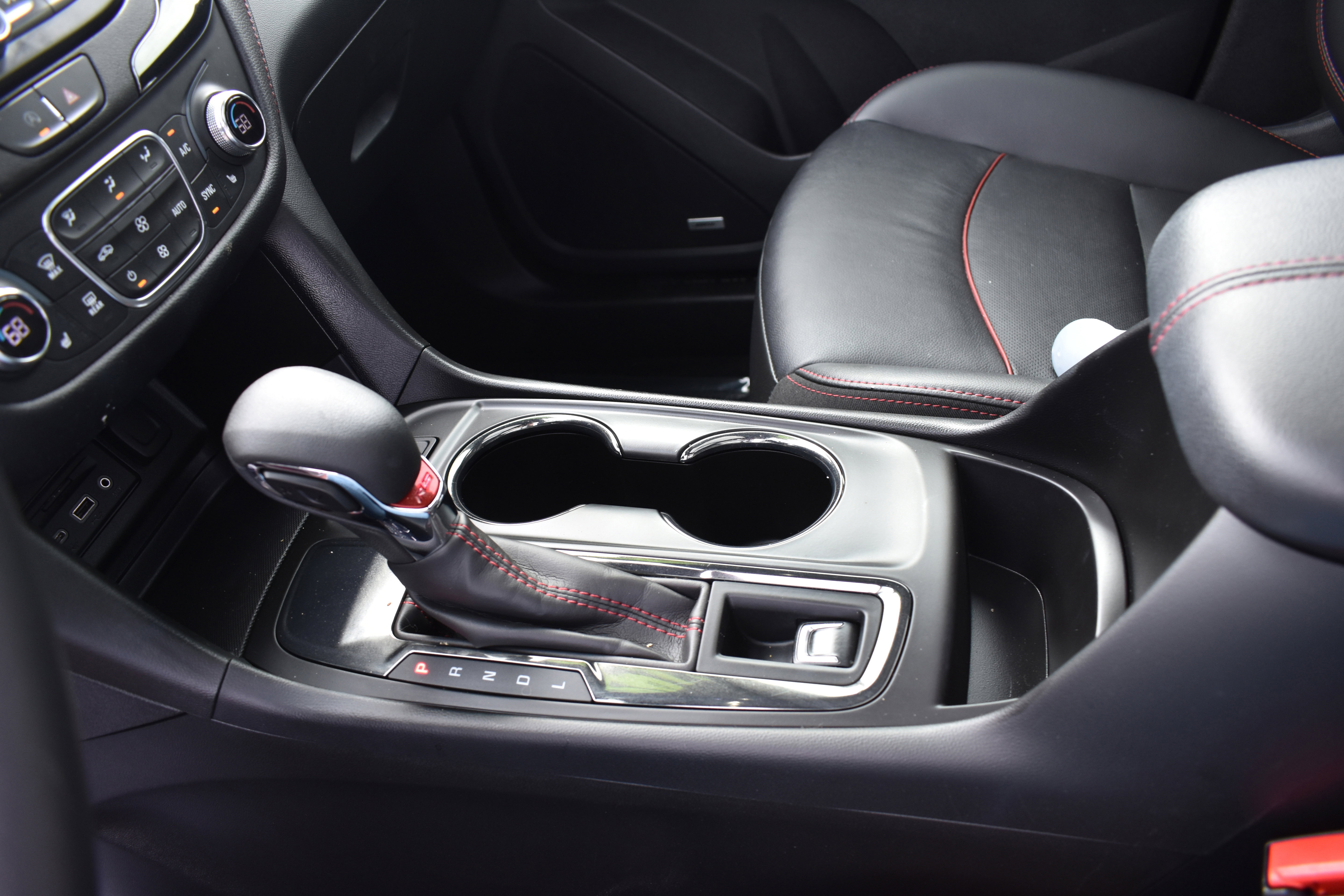 Used 2022 Chevrolet Equinox RS w/ RS Leather Package image 22