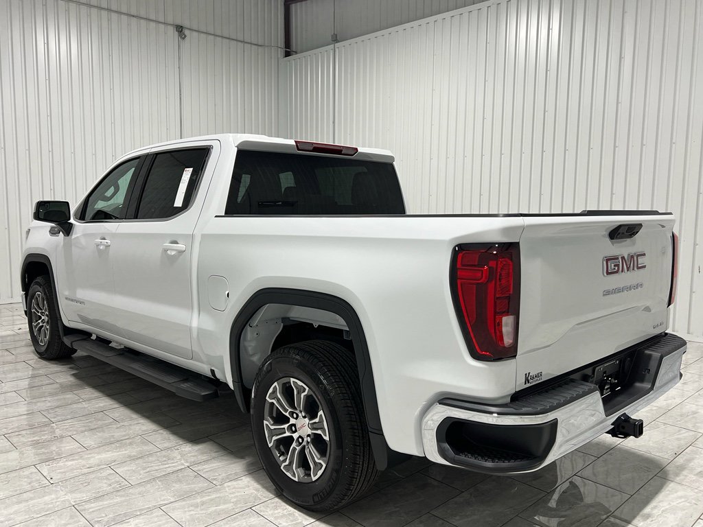 New 2026 GMC Sierra 1500 SLE image 3