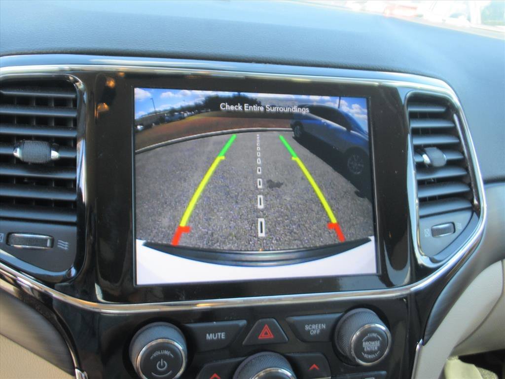 Used 2022 Jeep Grand Cherokee Laredo E image 25