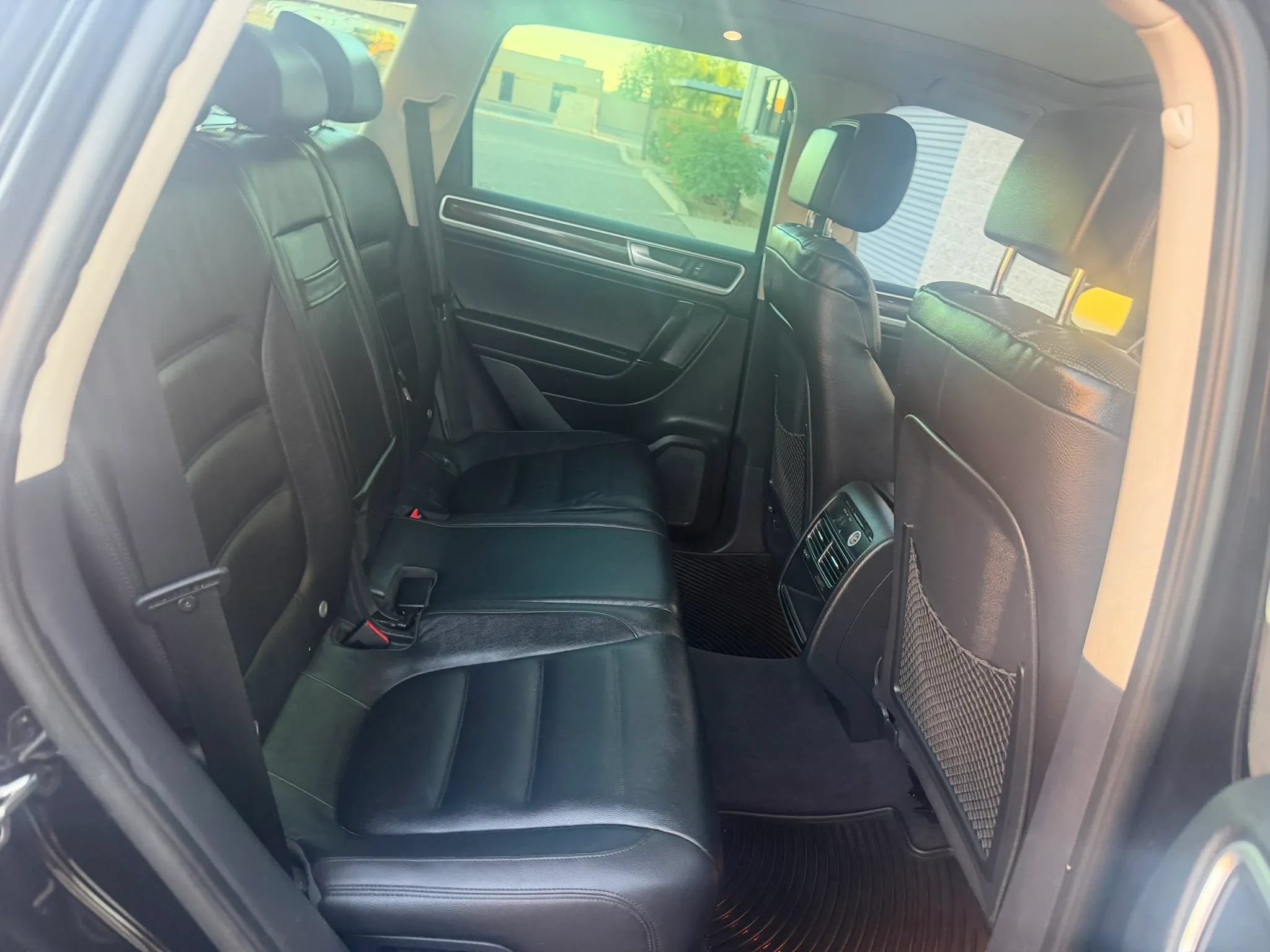 Used 2016 Volkswagen Touareg Sport AWD/4WD image 18