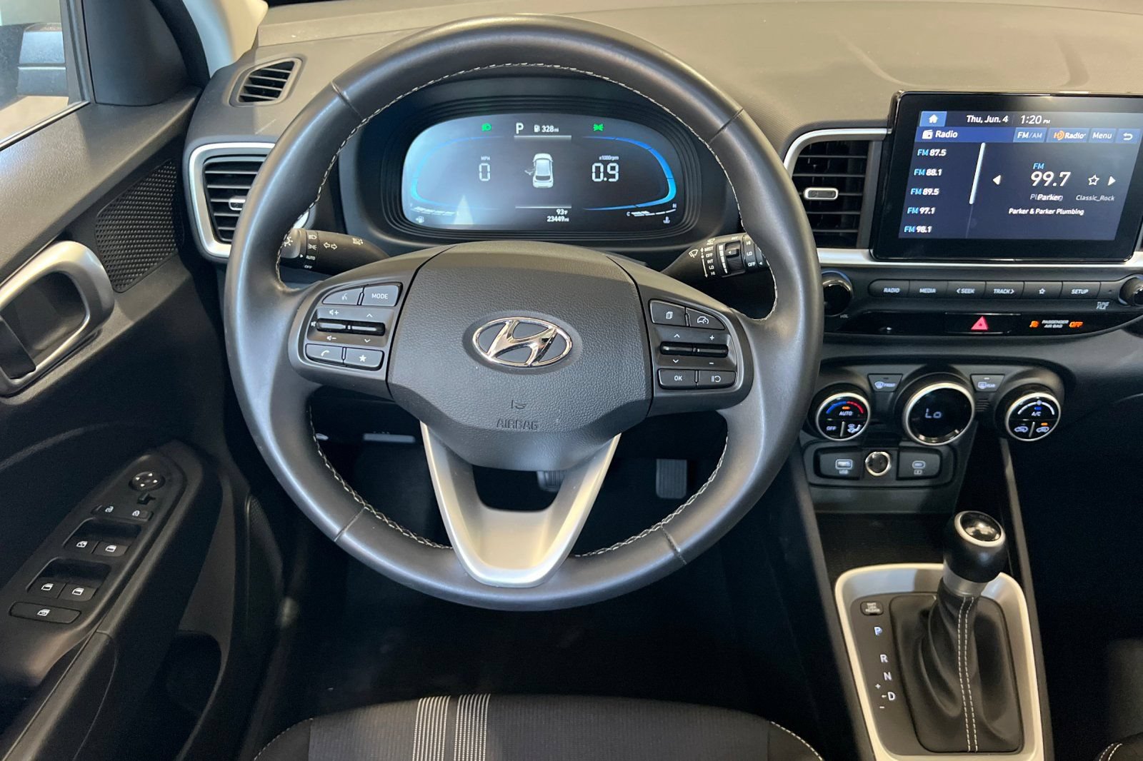 Used 2025 Hyundai Venue SEL FWD image 18