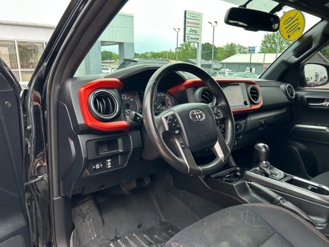 Used 2016 Toyota Tacoma TRD Sport w/ Towing Package AWD/4WD image 23