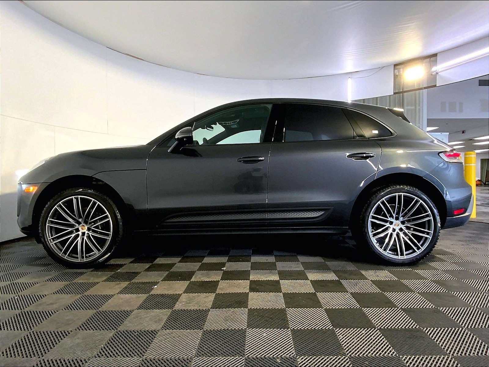 Certified 2026 Porsche Macan AWD/4WD image 2