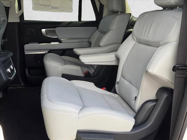New 2025 Ford Expedition Max Platinum w/ Driver's Package image 16