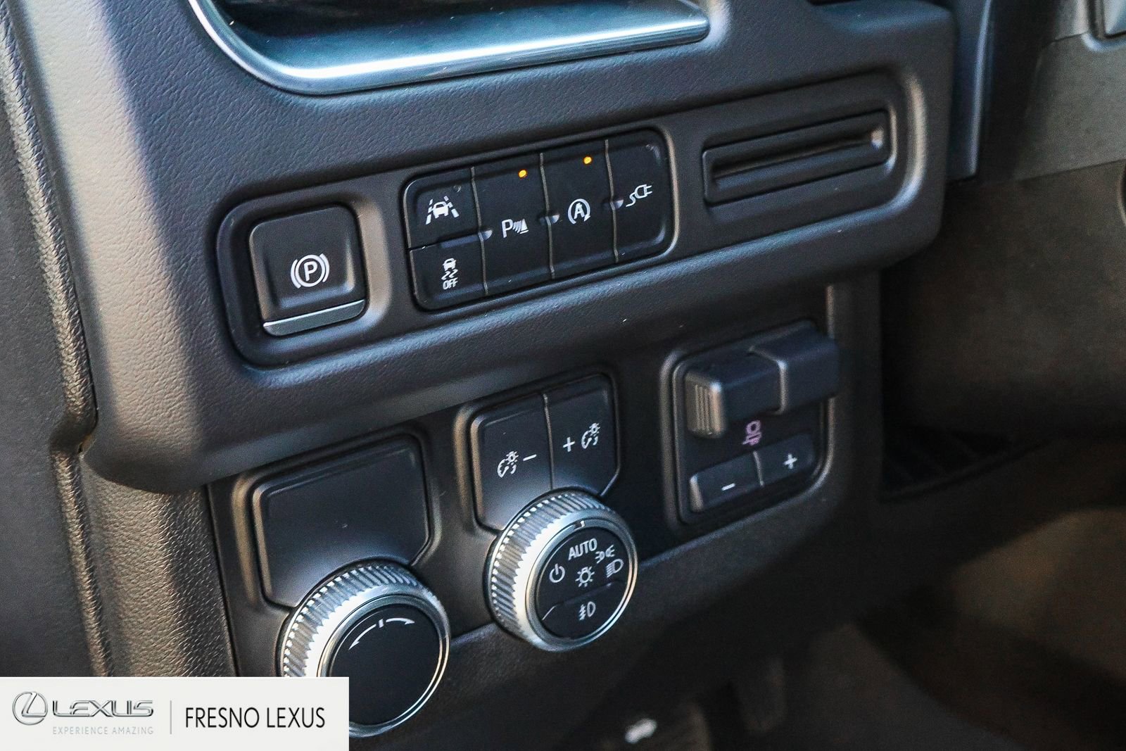 Used 2021 GMC Yukon XL SLT w/ SLT Luxury Plus Package image 26