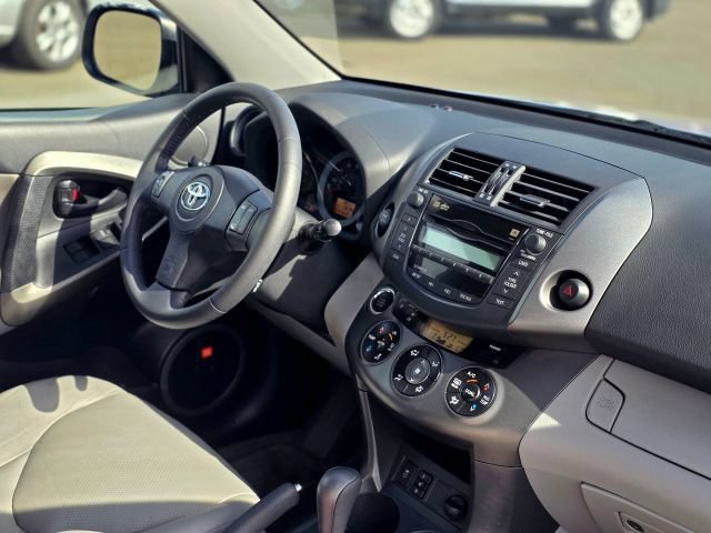 Used 2011 Toyota RAV4 Limited w/ Limited Extra Value Pkg AWD/4WD image 19