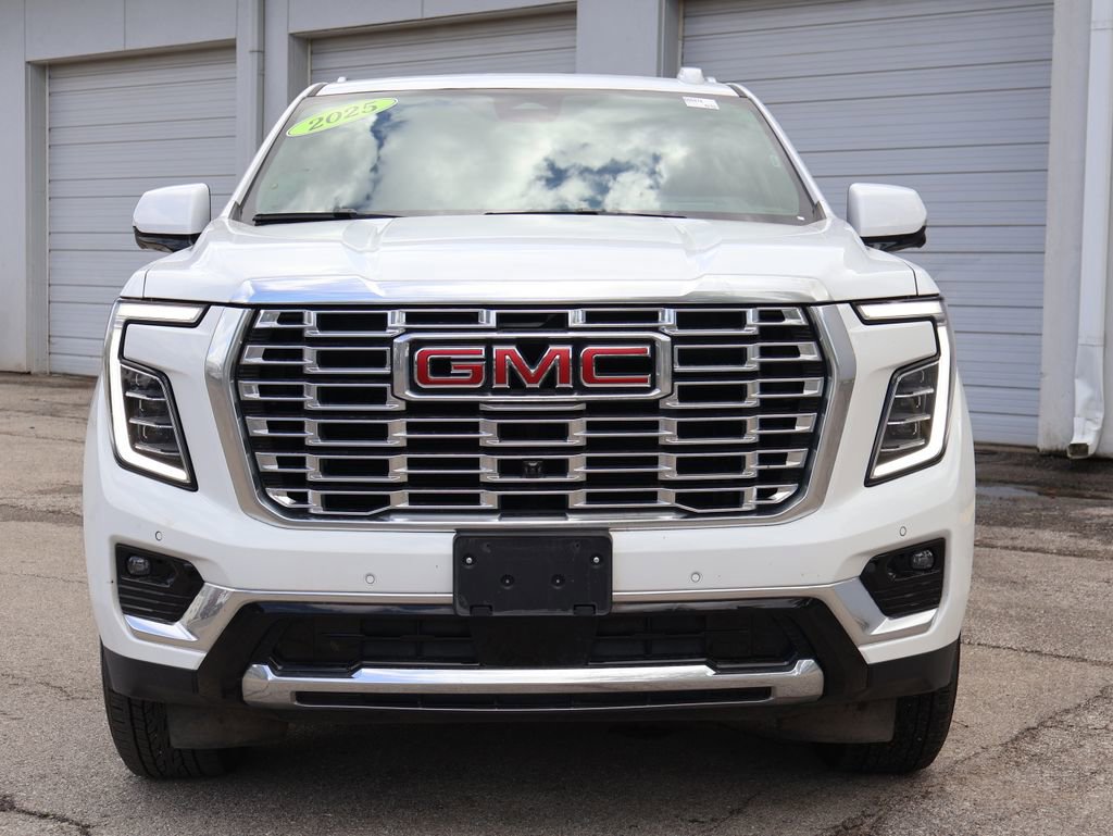 Used 2025 GMC Yukon XL Denali AWD/4WD image 3