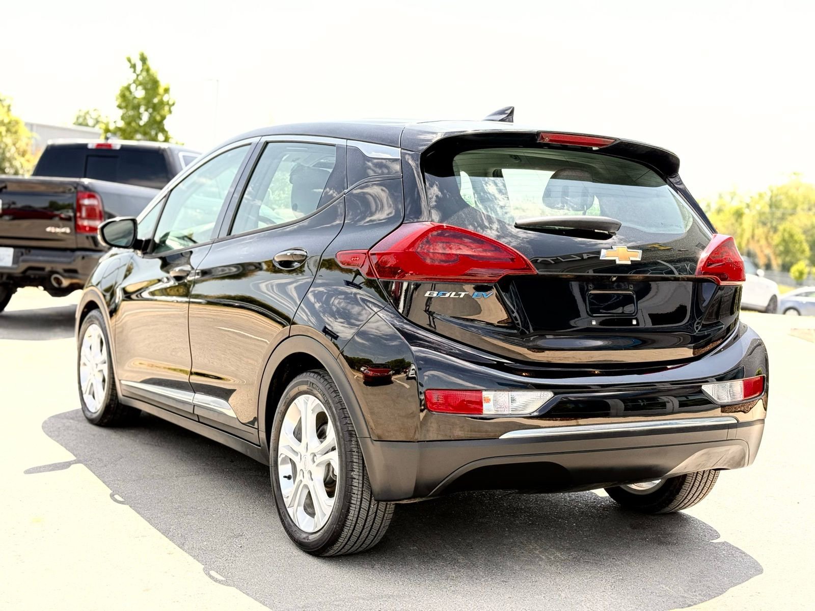 Used 2018 Chevrolet Bolt LT FWD image 12
