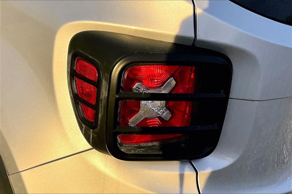 Used 2020 Jeep Renegade Latitude image 28