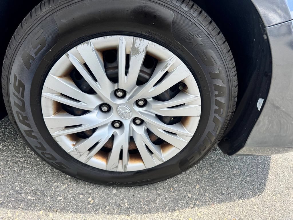 Used 2012 Toyota Camry LE FWD image 34