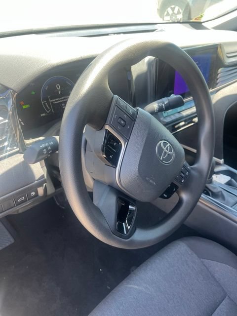 Used 2025 Toyota Camry LE AWD/4WD image 13