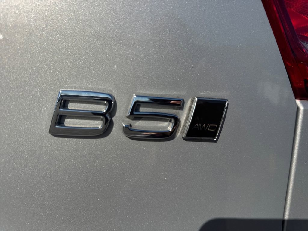 Certified 2025 Volvo XC40 B5 Plus image 9