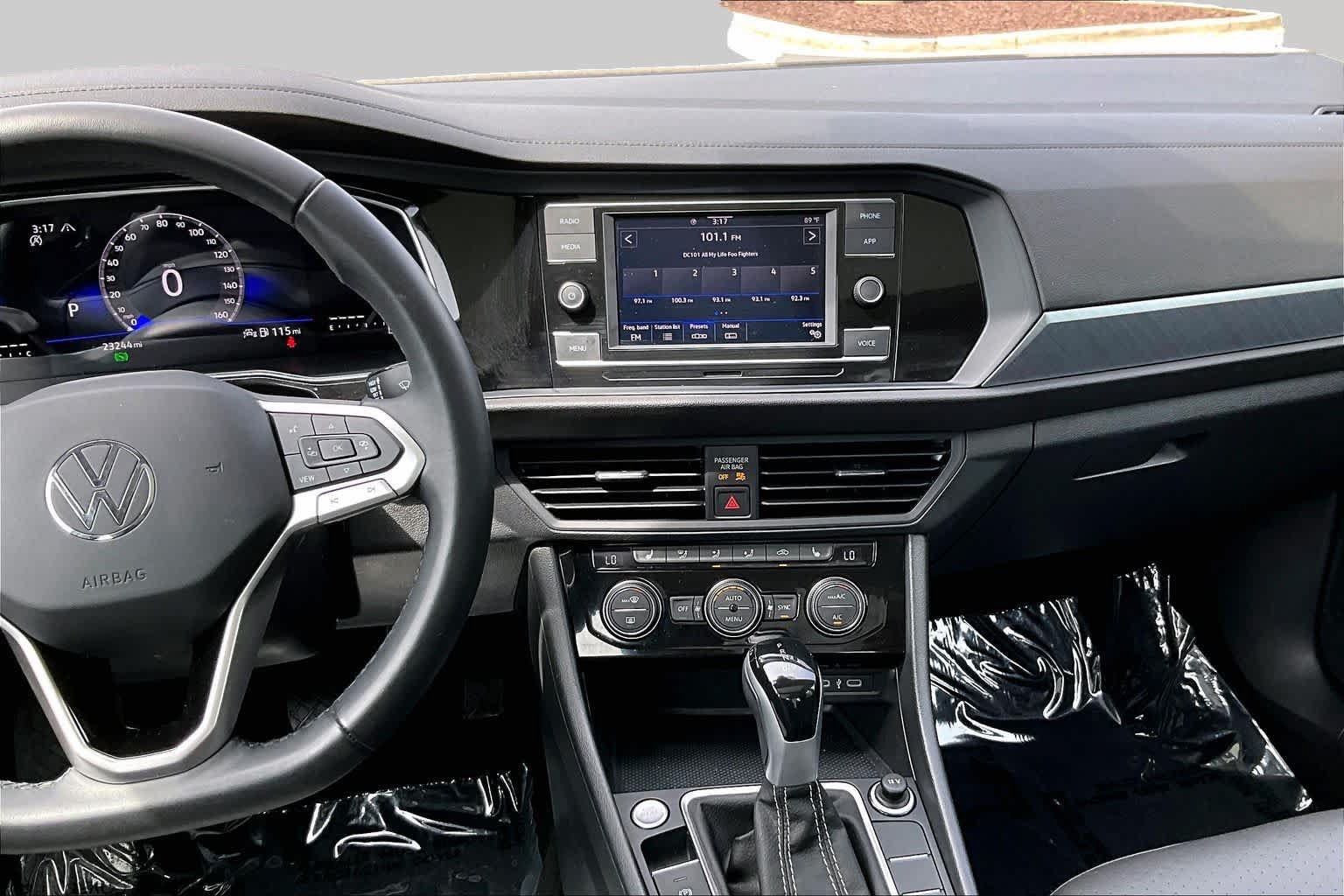 Used 2023 Volkswagen Jetta SE FWD image 7