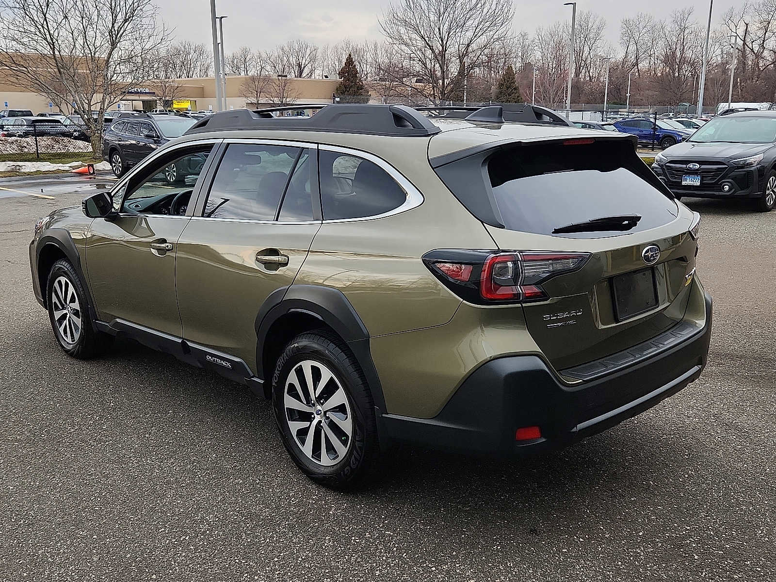 Used 2023 Subaru Outback Premium image 4