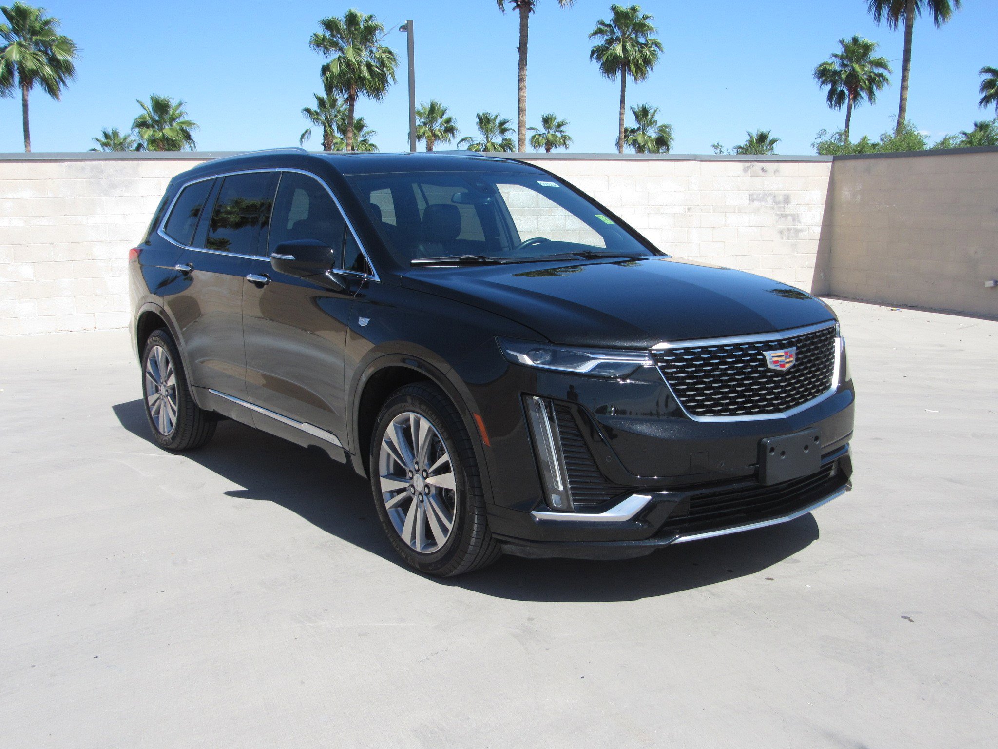 Used 2024 Cadillac XT6 Premium Luxury image 2
