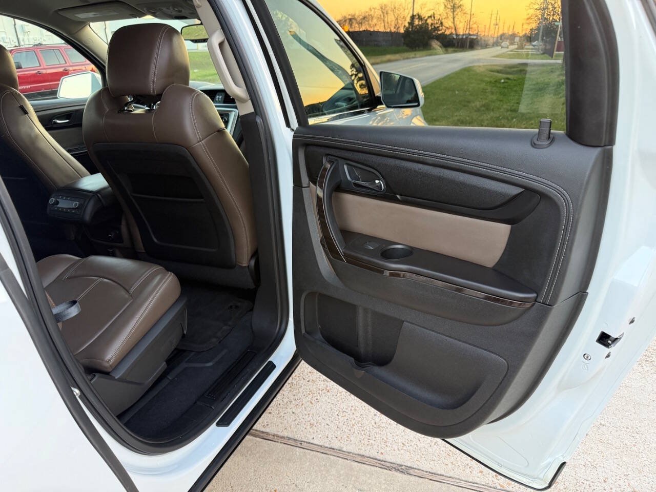 Used 2016 GMC Acadia SLT FWD image 25