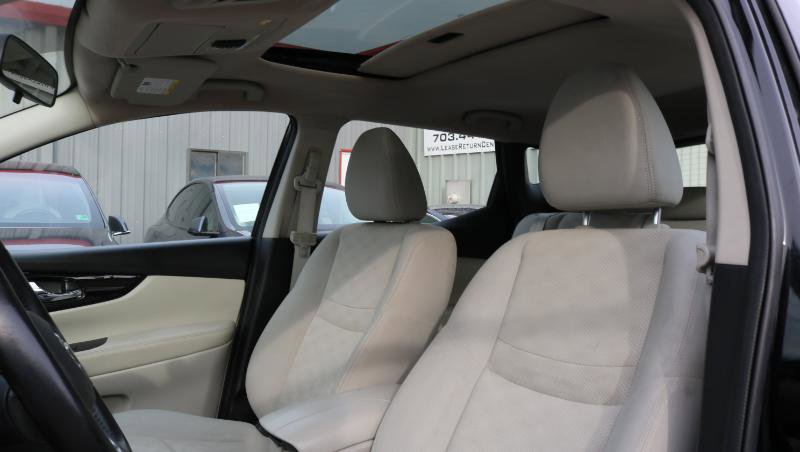 Used 2017 Nissan Rogue Sport SV w/ SV Premium Package image 10