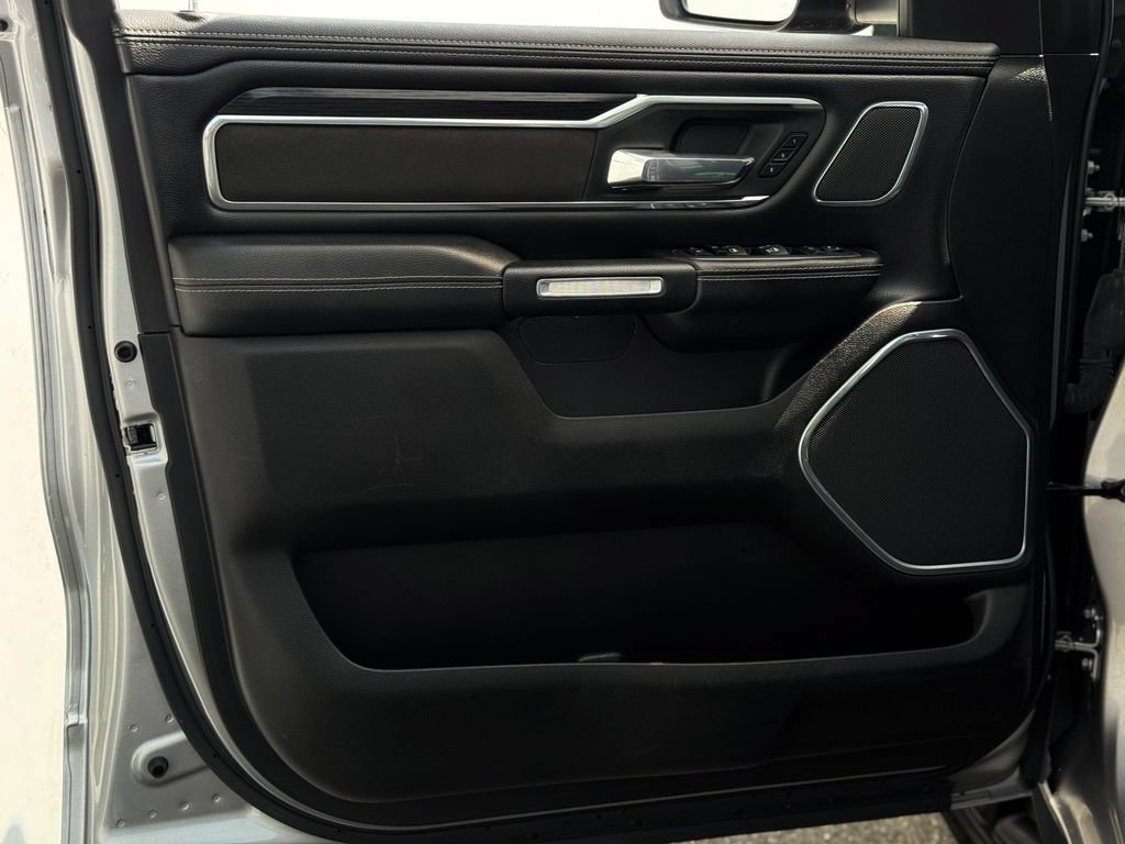 Used 2023 RAM 1500 Laramie AWD/4WD image 10