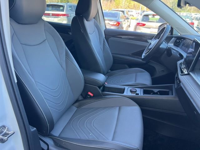 Certified 2025 Volkswagen Tiguan SE image 34