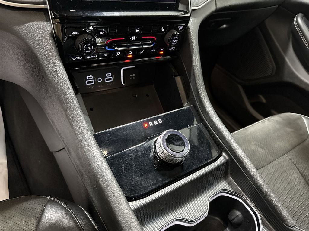 Used 2024 Jeep Grand Cherokee Altitude AWD/4WD image 16