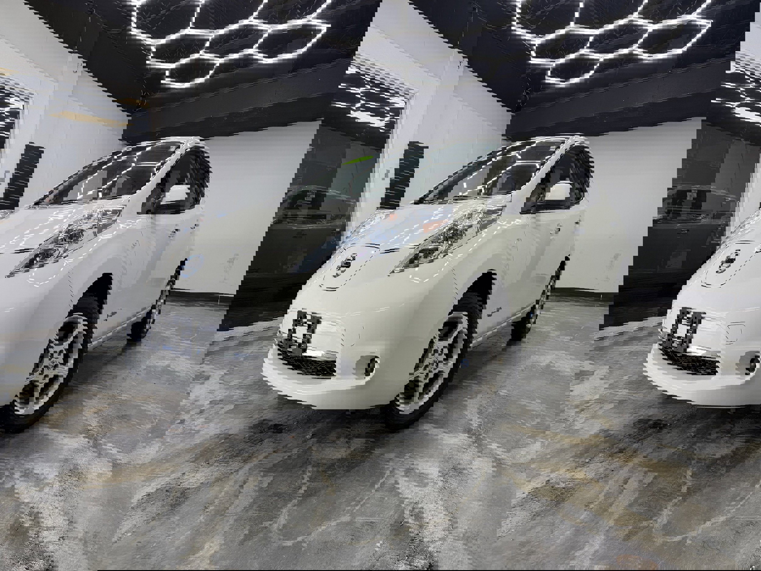 Used 2012 Nissan Leaf SL image 1