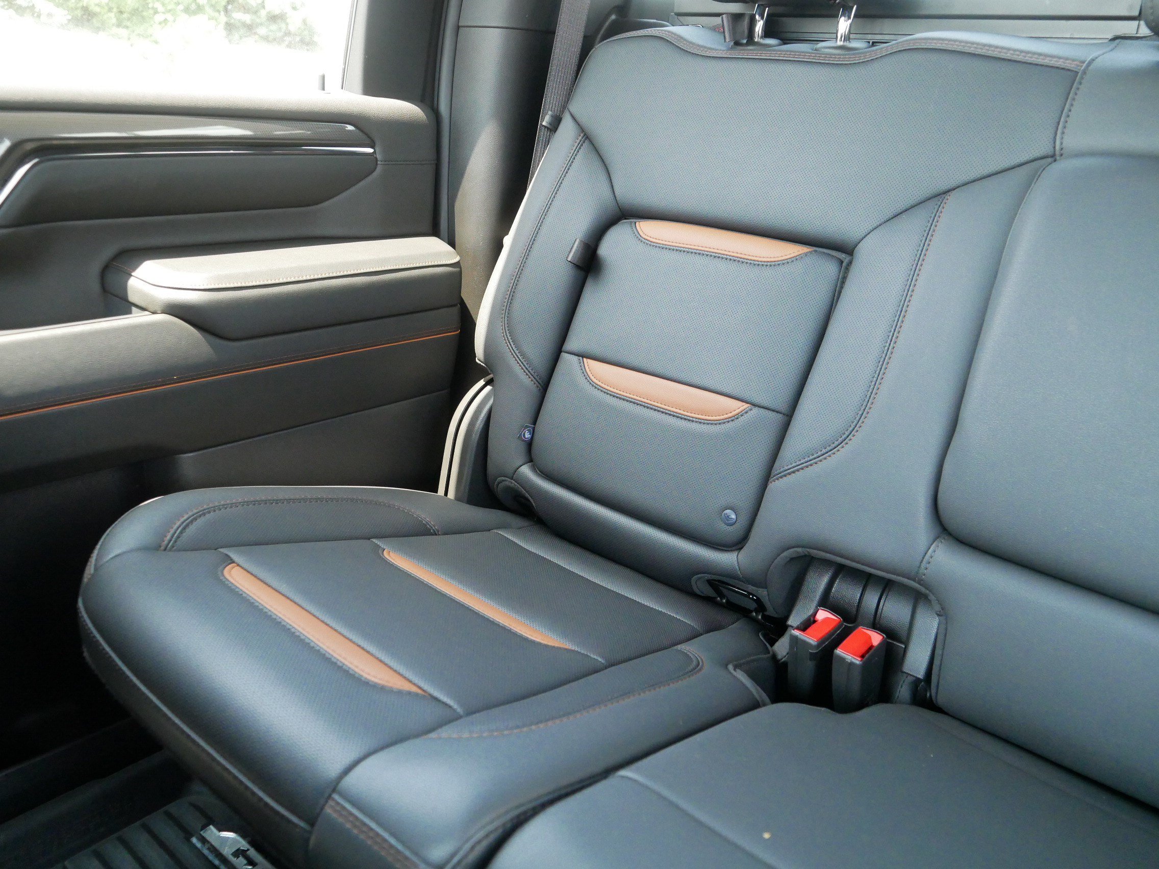 Used 2024 GMC Sierra 2500 AT4 w/ Technology Package AWD/4WD image 12