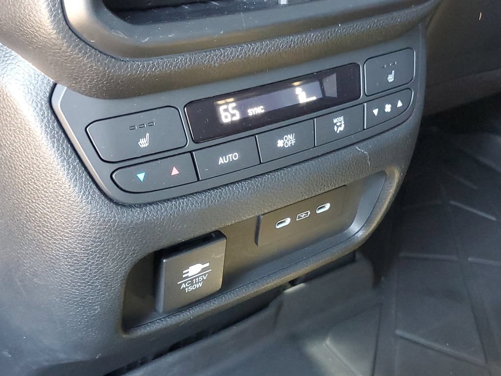 Used 2025 Honda Pilot Black Edition image 33