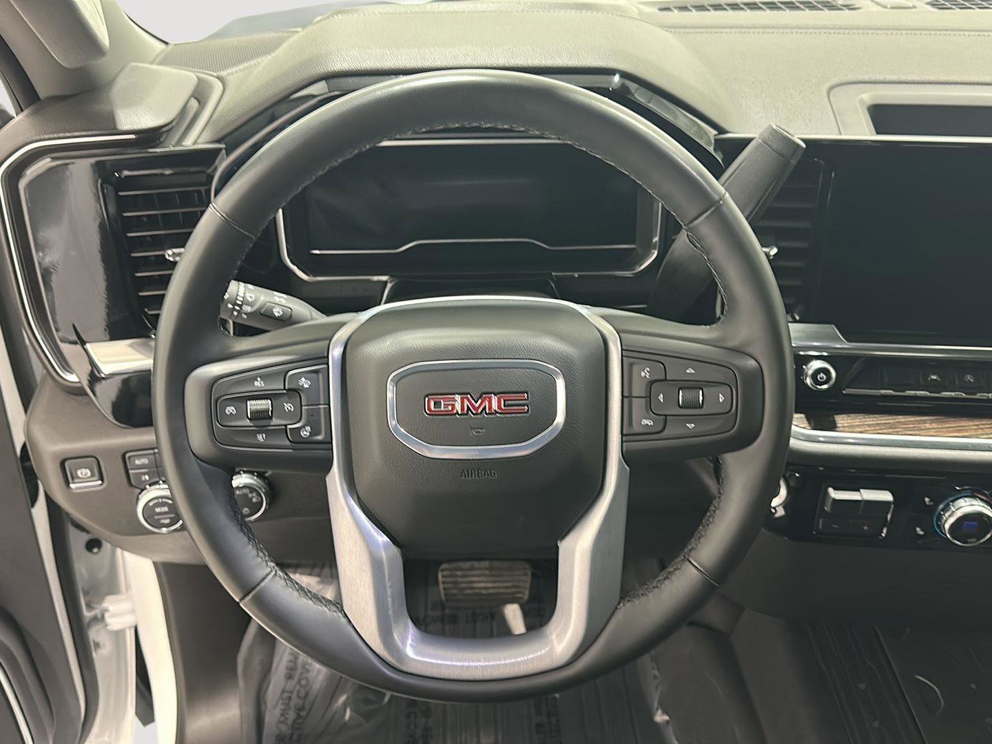 Used 2024 GMC Sierra 1500 SLE image 15