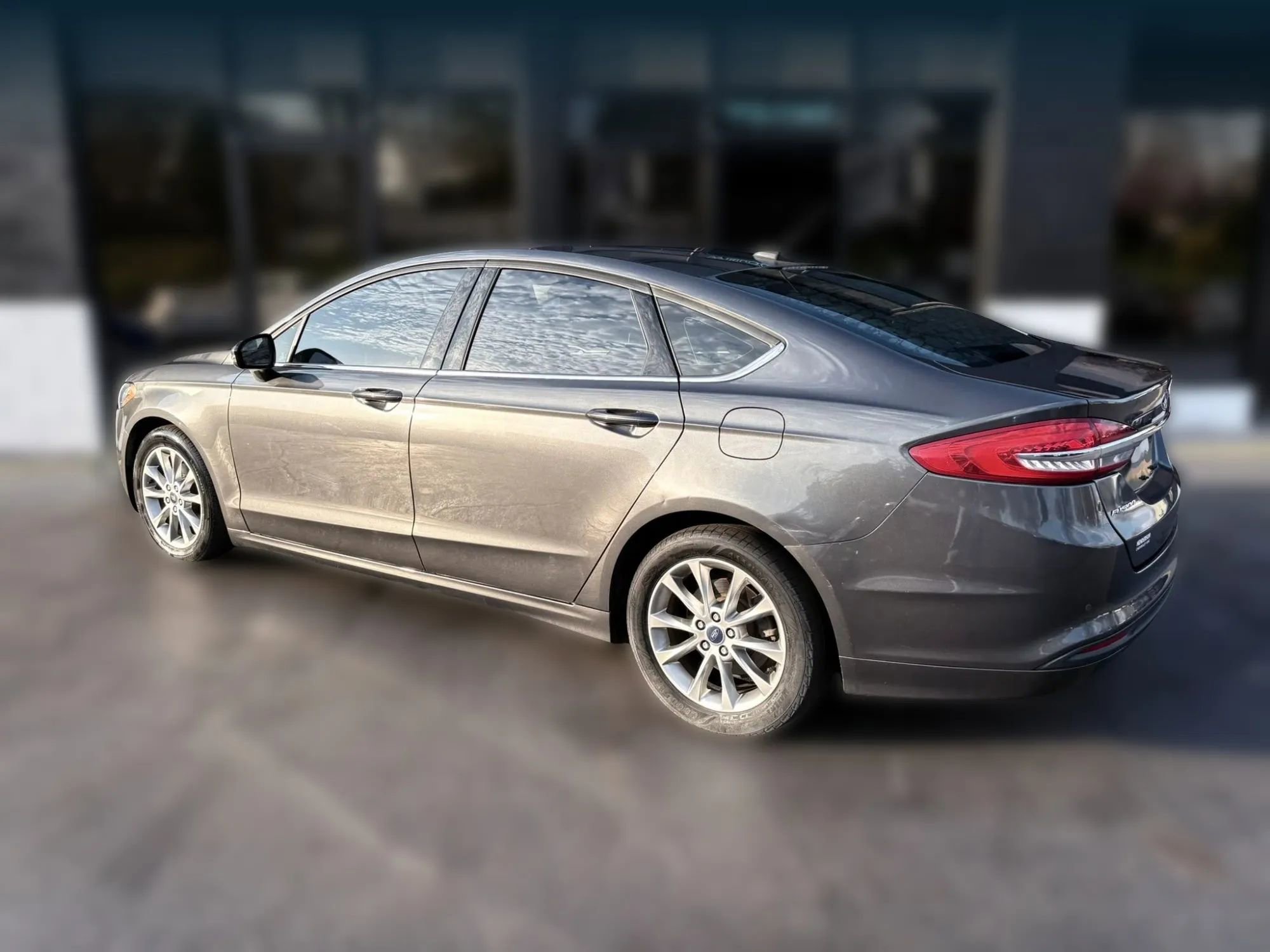 Used 2017 Ford Fusion SE image 3