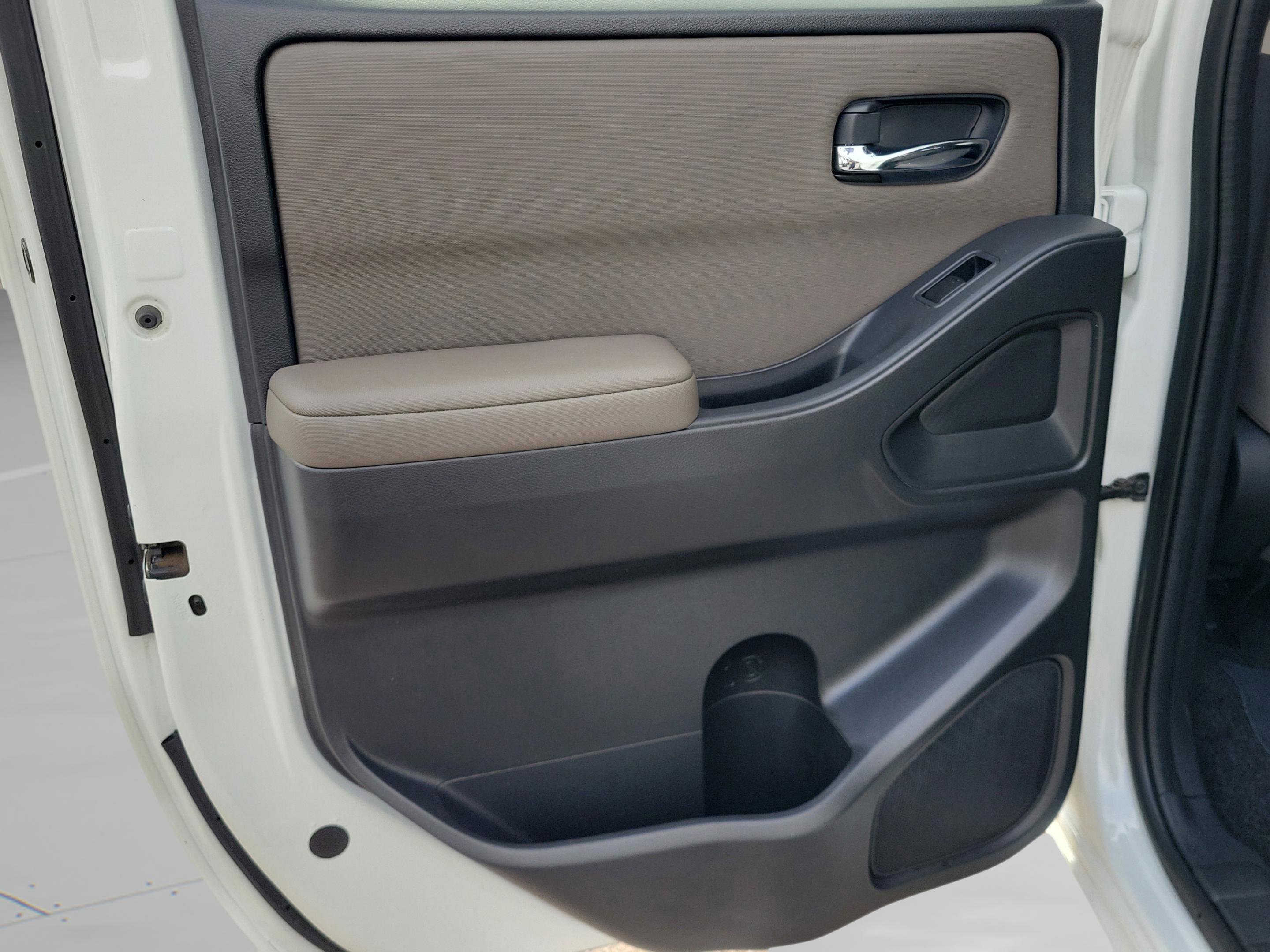 Certified 2022 Nissan Frontier SV image 11