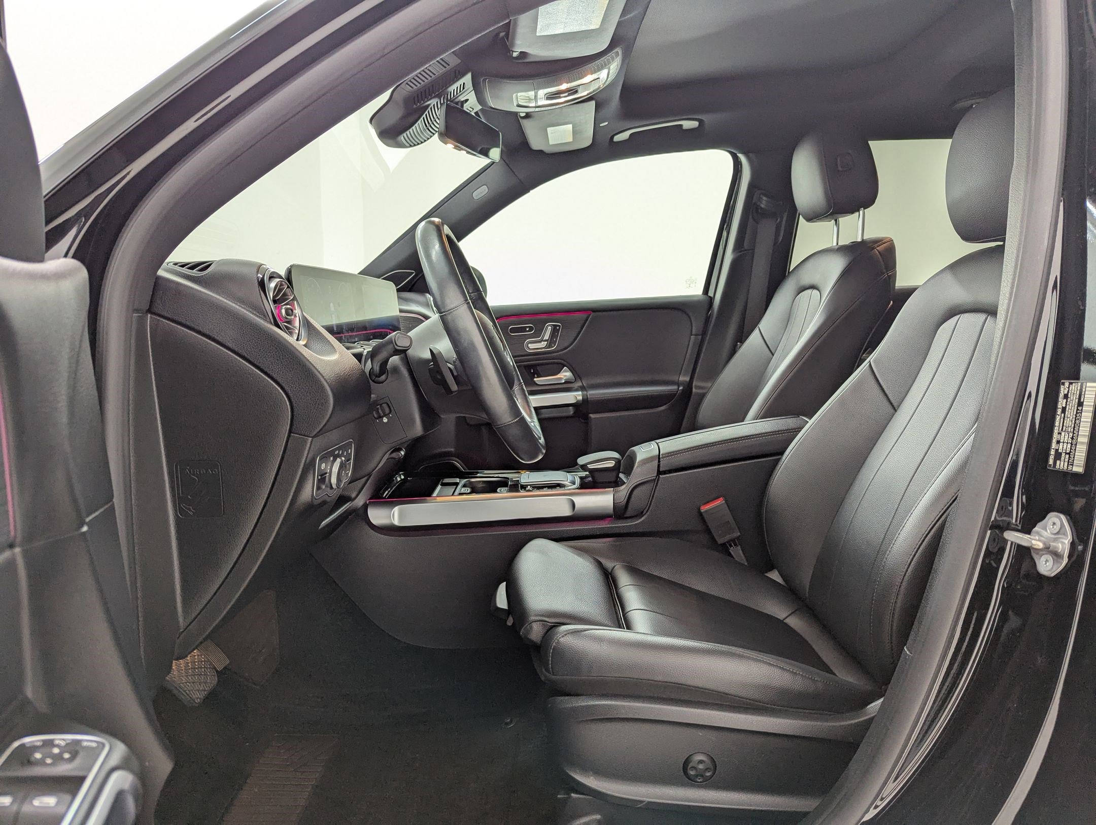 Used 2021 Mercedes-Benz GLB 250 4MATIC image 5