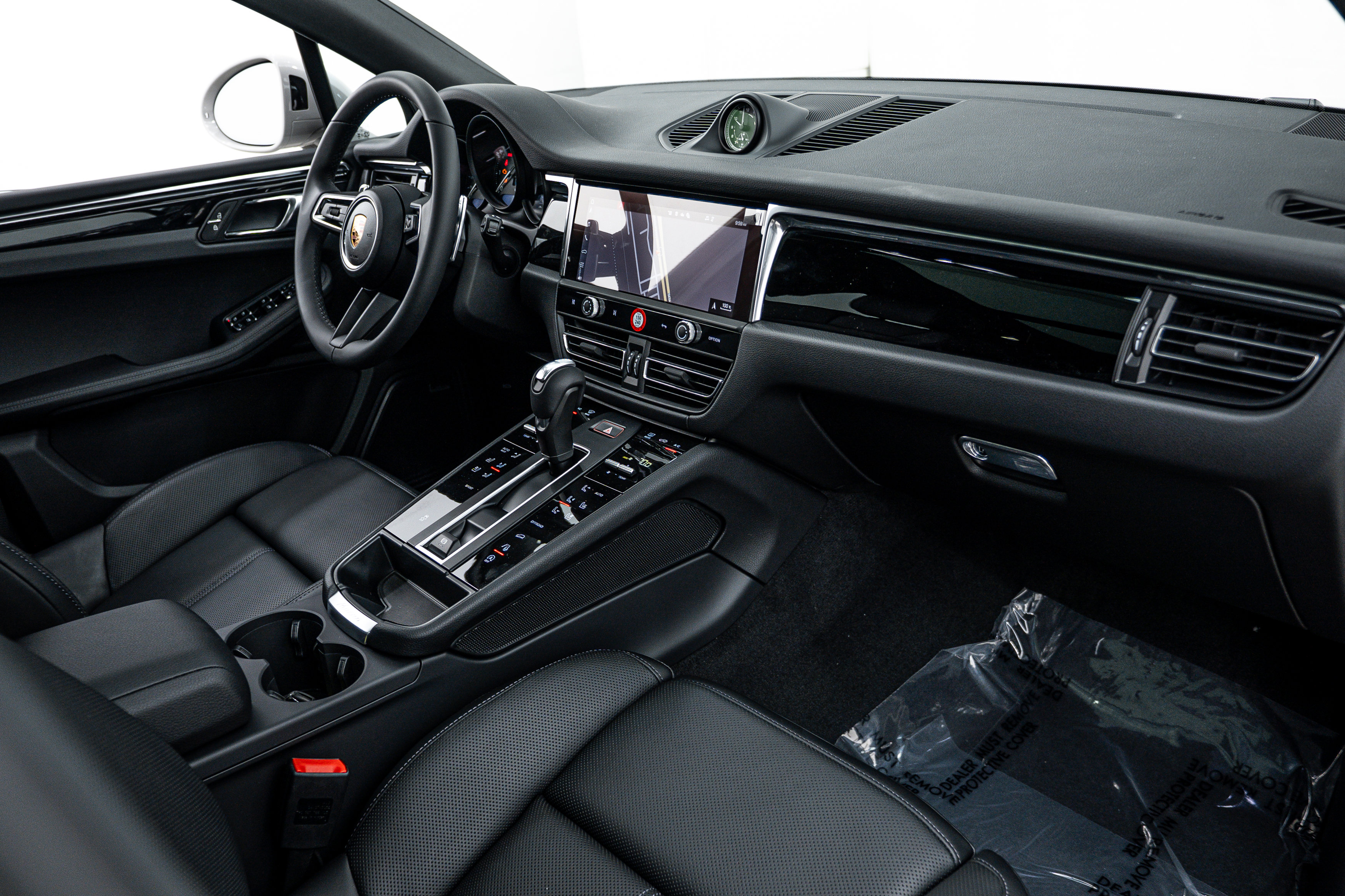 Certified 2026 Porsche Macan AWD/4WD image 15