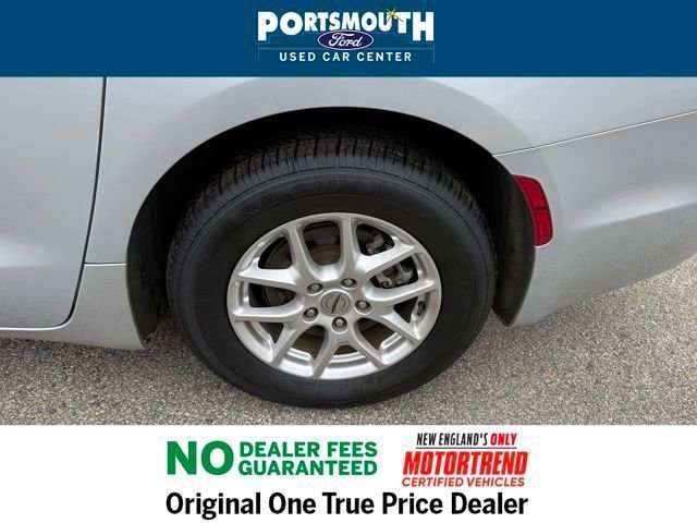 Used 2024 Chrysler Pacifica Touring-L image 25