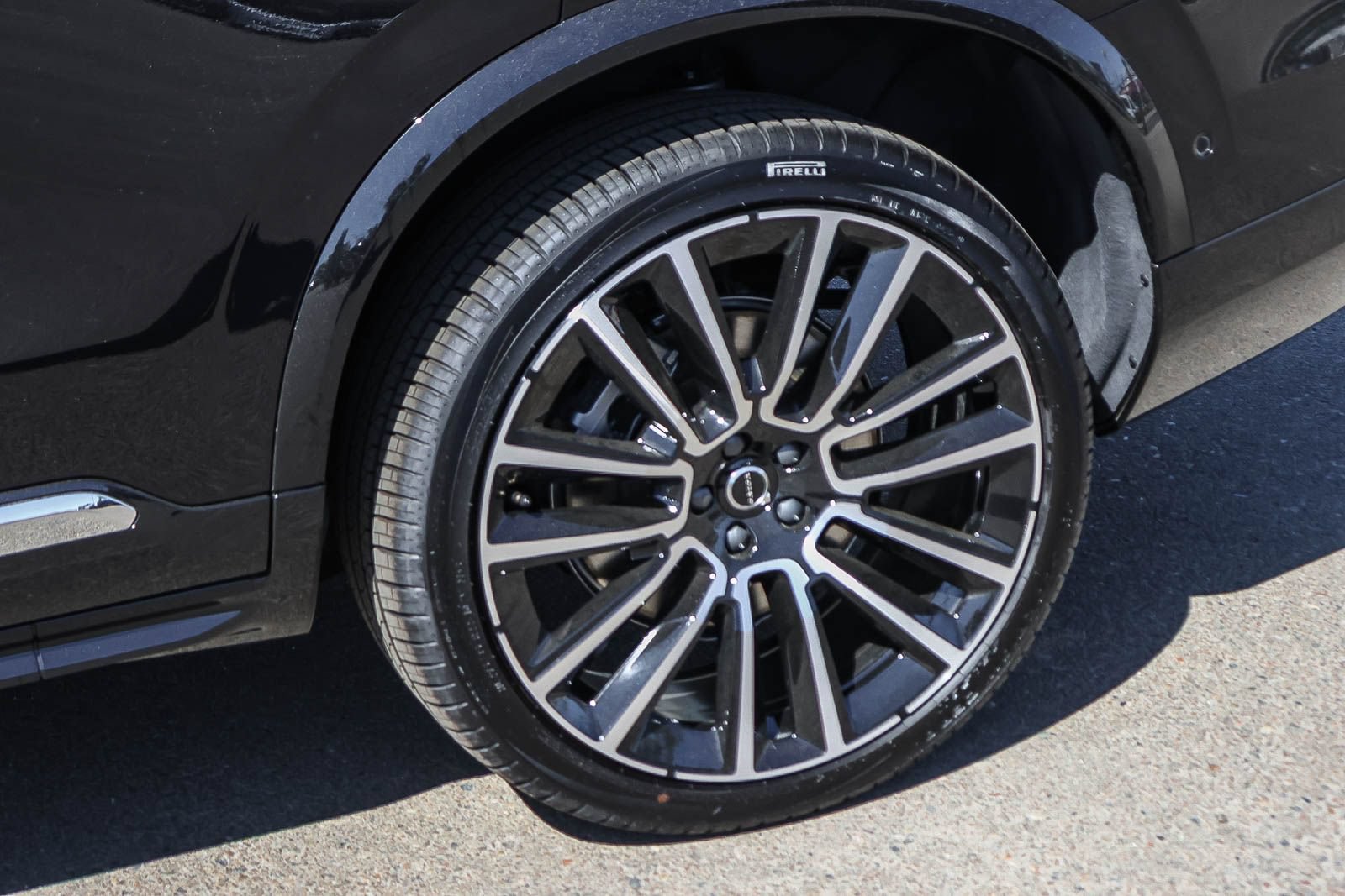 New 2026 Volvo XC90 B6 Plus w/ Protection Package AWD/4WD image 10