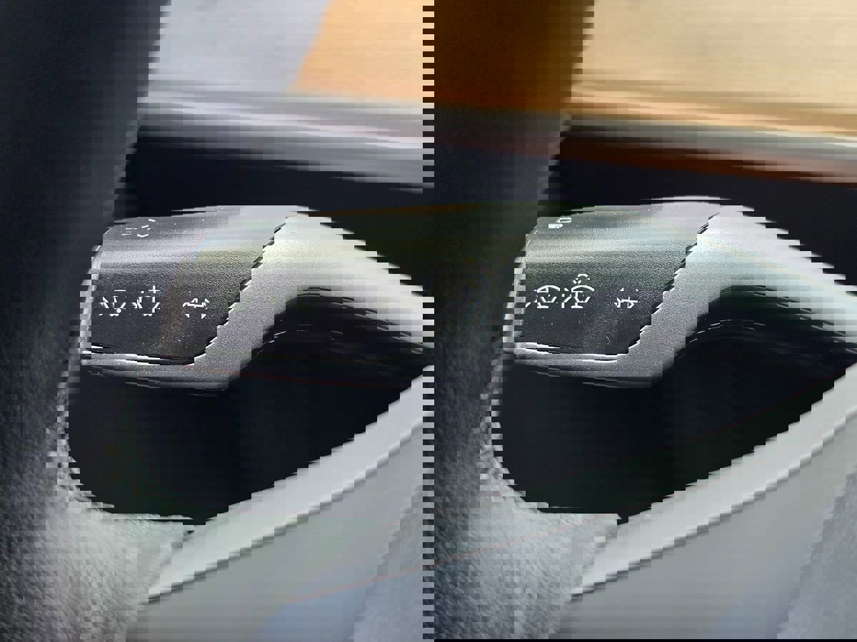 Used 2021 Tesla Model Y Long Range AWD/4WD image 40