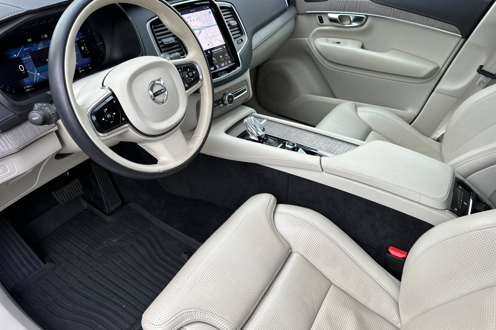 Used 2023 Volvo XC90 T8 Ultimate image 9