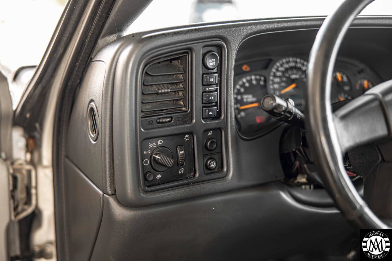 Used 2004 Chevrolet Avalanche 4x4 w/ Preferred Equipment Group image 10