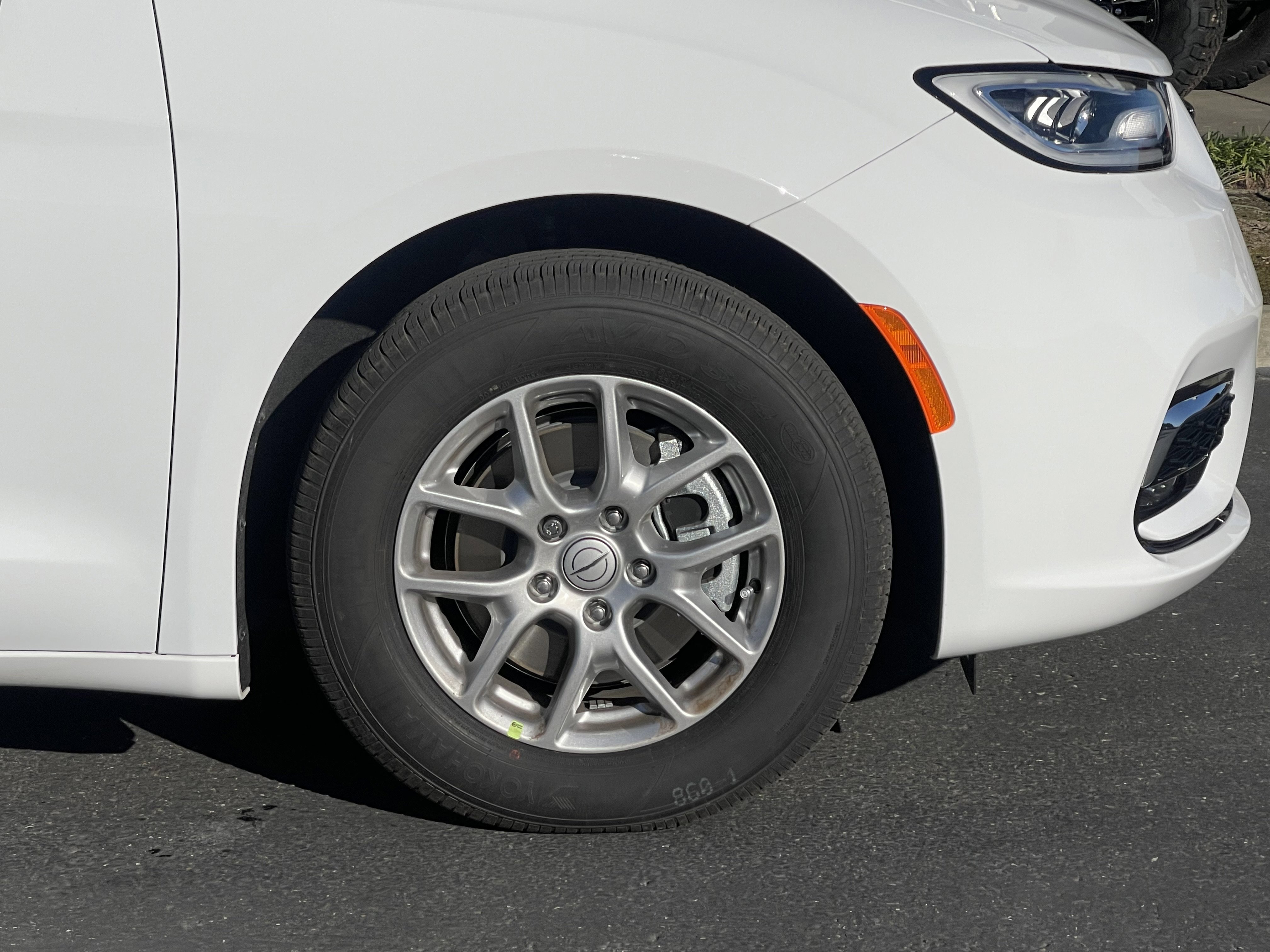 New 2026 Chrysler Pacifica Select FWD image 8