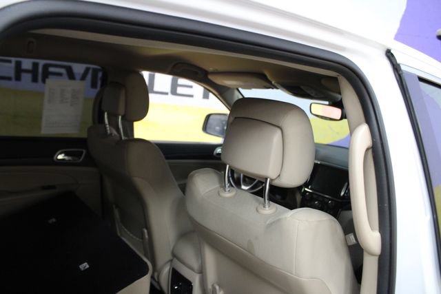 Used 2022 Jeep Grand Cherokee Laredo E AWD/4WD image 7