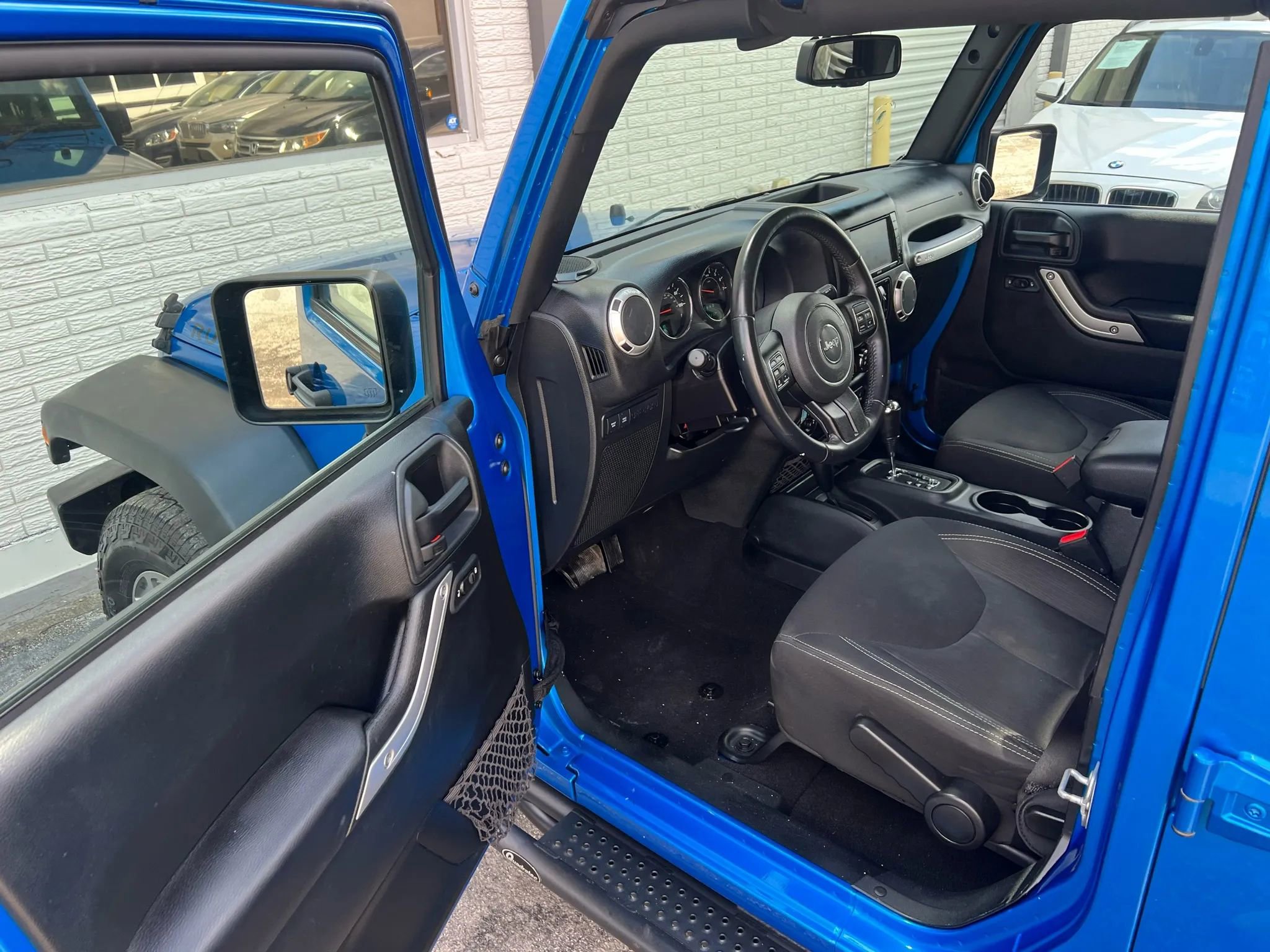 Used 2016 Jeep Wrangler Unlimited Rubicon w/ Connectivity Group image 19