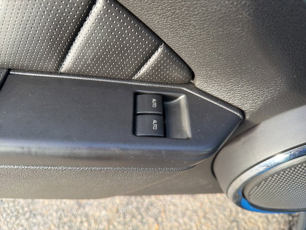 Used 2010 Ford Mustang Premium image 19