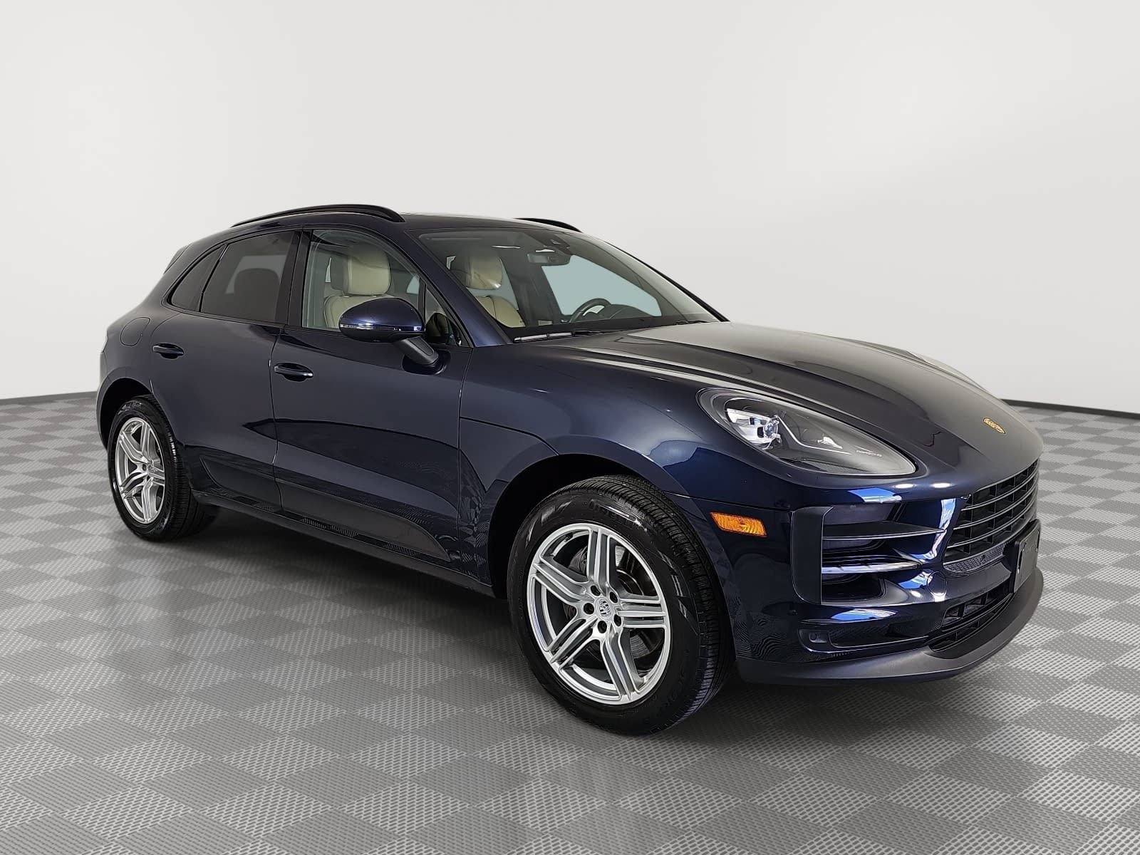 Used 2020 Porsche Macan AWD/4WD image 2