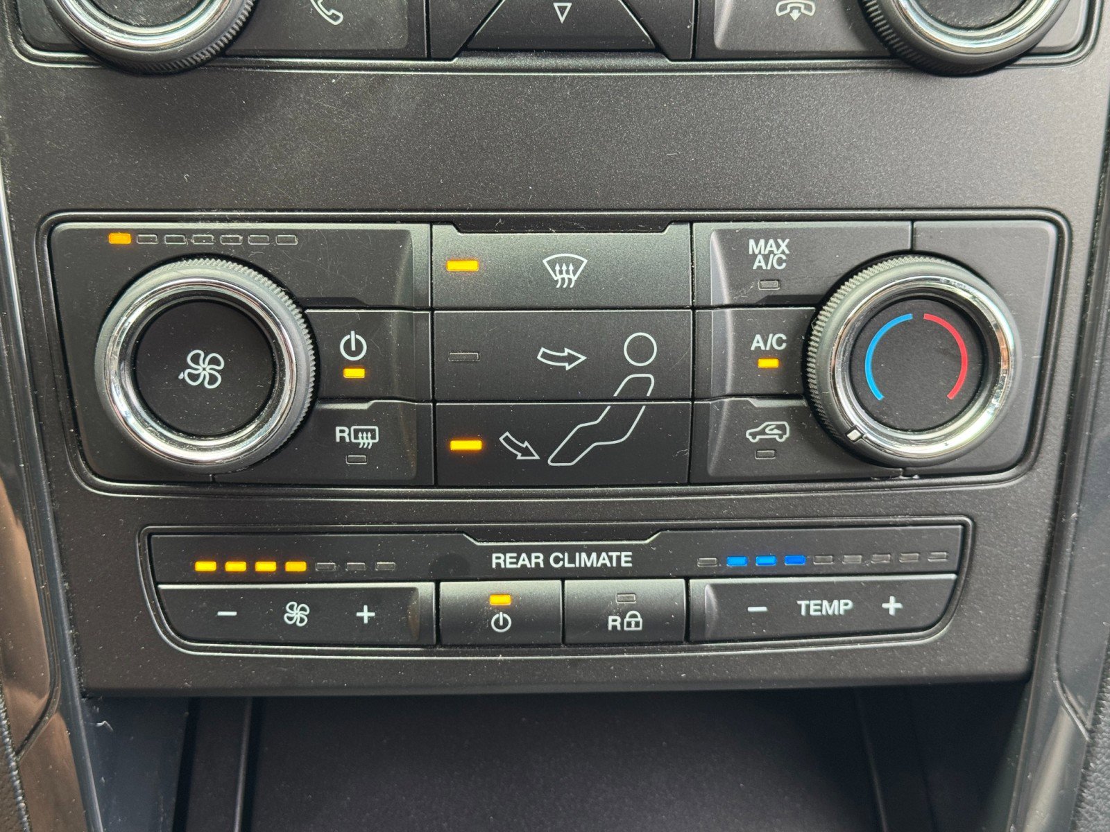 Used 2019 Ford Explorer XLT FWD image 24