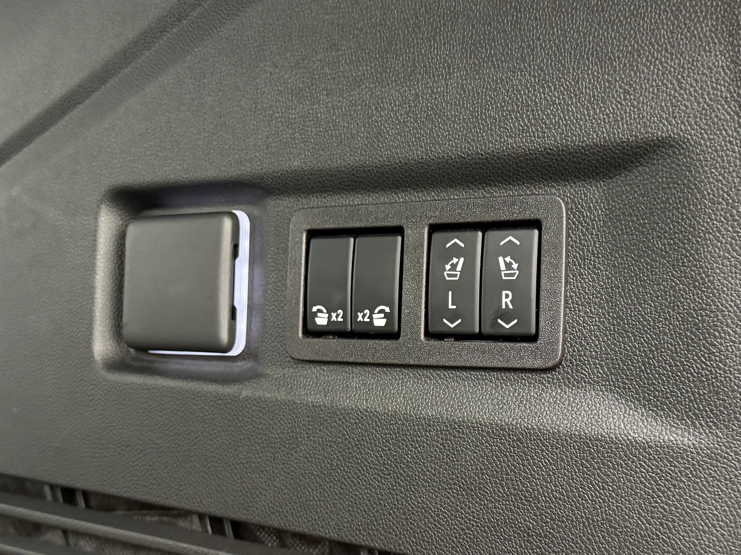 Used 2023 Chevrolet Tahoe High Country w/ Advanced Technology Package AWD/4WD image 43