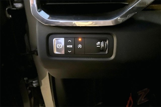 Used 2025 GMC Acadia Elevation image 15