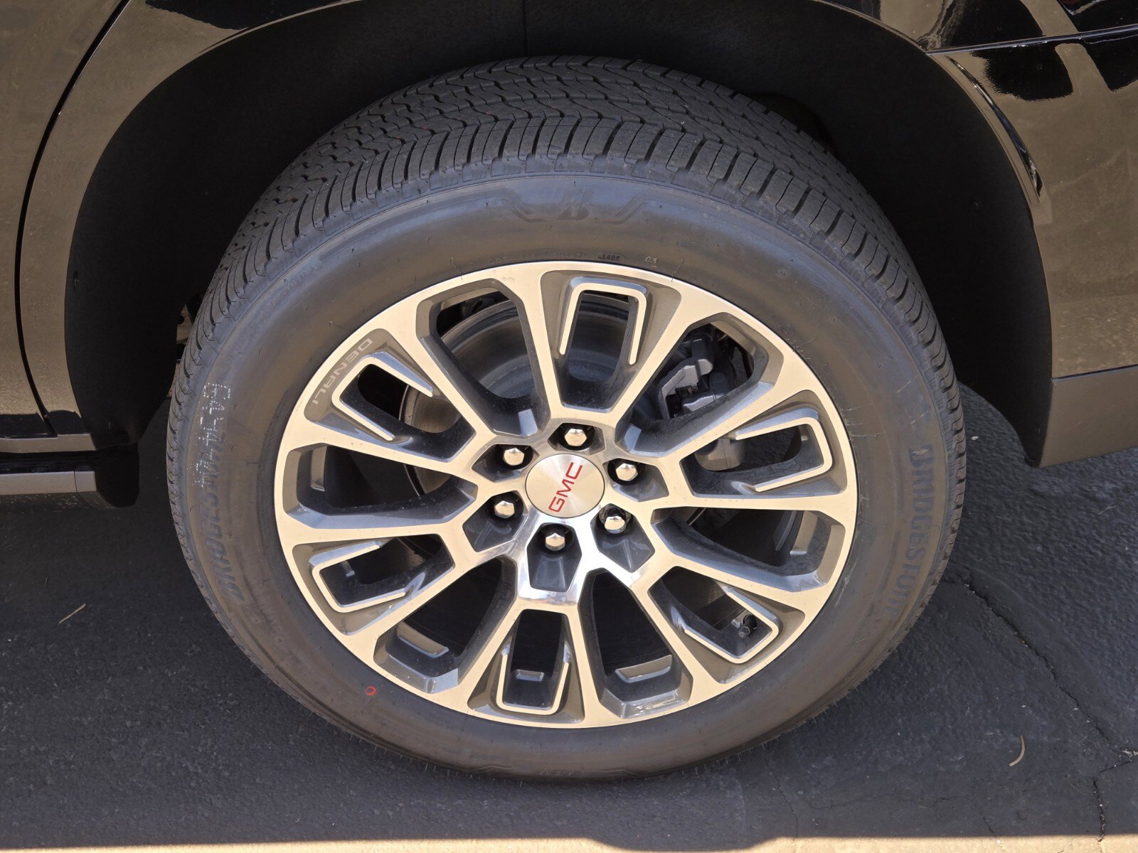 New 2025 GMC Yukon Denali w/ Sun & Power Step Package image 5