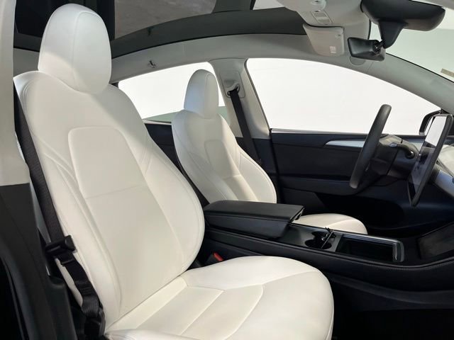 Used 2025 Tesla Model Y Long Range RWD image 10