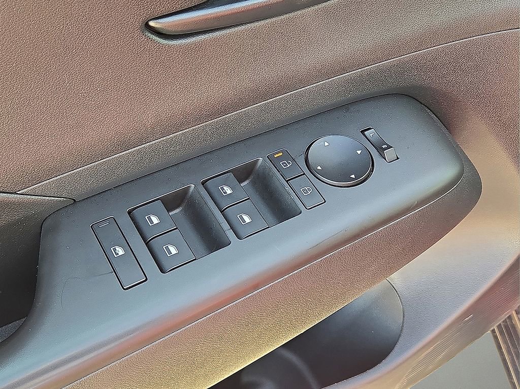 Used 2025 Hyundai Kona SEL image 20