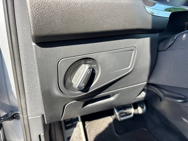 Used 2023 Volkswagen Tiguan SE R-Line AWD/4WD image 17